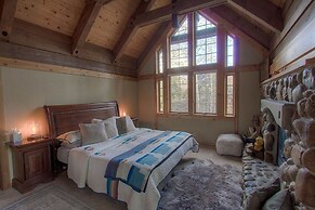 Third Creek Comfort 2 Bedroom Townhouse by RedAwning