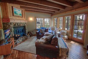 Third Creek Comfort 2 Bedroom Townhouse by RedAwning