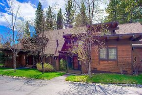 Third Creek Comfort 2 Bedroom Townhouse by RedAwning