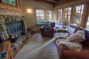 Third Creek Comfort 2 Bedroom Townhouse by RedAwning