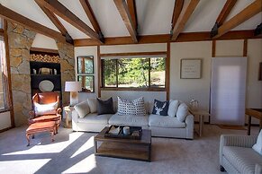 Inclining View 3 Bedroom Home by RedAwning