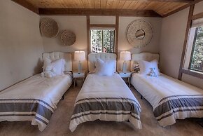 Inclining View 3 Bedroom Home by RedAwning