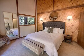 Inclining View 3 Bedroom Home by RedAwning