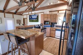 Inclining View 3 Bedroom Home by RedAwning