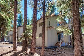 Cozy Bear Lodge 3 Bedroom Home by Redawning