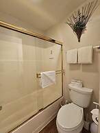 Pinenut Place 1 Bedroom Home by RedAwning