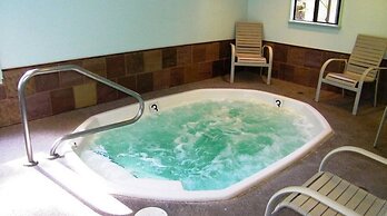 Pinenut Place 1 Bedroom Home by RedAwning