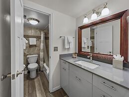 129 Park Station Escape! Cozy Condo With Pool & Hot Tub! Walking Dista