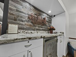 129 Park Station Escape! Cozy Condo With Pool & Hot Tub! Walking Dista