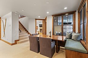1138 Skiers Heaven! Luxury Home Close To Park City Mountain! Two Hot T
