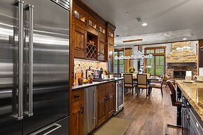 1138 Skiers Heaven! Luxury Home Close To Park City Mountain! Two Hot T