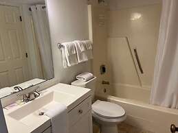 510 Surfmaster 2 Bedroom Condo by RedAwning