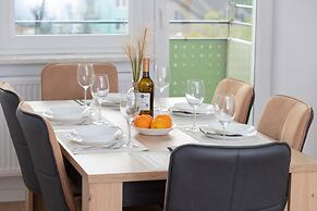 Apartment Broniewskiego by Renters