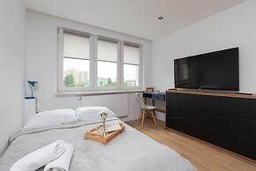 Apartment Broniewskiego by Renters