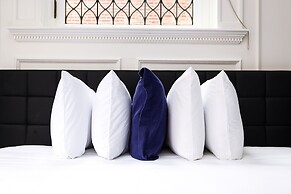 Maverick Suites at 28 Fenway