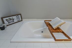 Pinners Compound- 4 BR hot tub fire pit