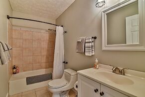 2 BR apt near Mtn to Sea Hiking Trail