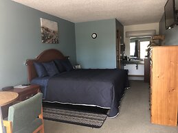 Edge Of The Woods Motel