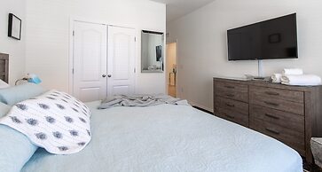 7547oml-solterra Resort 6 Bedroom Home by RedAwning