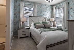 7660oml-solterra Resort 5 Bedroom Home by RedAwning