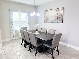 Balmoral Resort-162kb 4 Bedroom Home by RedAwning