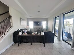 Balmoral Resort-162kb 4 Bedroom Home by RedAwning