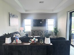 Balmoral Resort-162kb 4 Bedroom Home by RedAwning