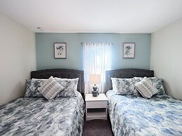 Balmoral Resort-162kb 4 Bedroom Home by RedAwning