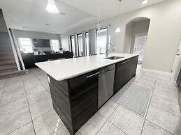 Balmoral Resort-162kb 4 Bedroom Home by RedAwning