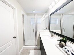 Balmoral Resort-162kb 4 Bedroom Home by RedAwning