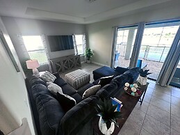 Balmoral Resort-162kb 4 Bedroom Home by RedAwning