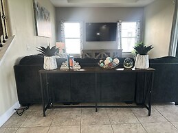 Balmoral Resort-162kb 4 Bedroom Home by RedAwning