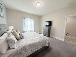 Balmoral Resort-162kb 4 Bedroom Home by RedAwning