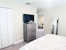 Balmoral Resort-162kb 4 Bedroom Home by RedAwning