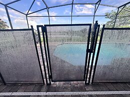 Balmoral Resort-162kb 4 Bedroom Home by RedAwning