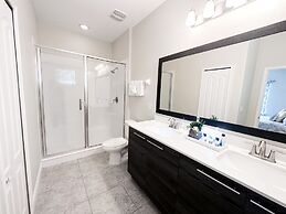 Balmoral Resort-162kb 4 Bedroom Home by RedAwning