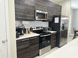 Balmoral Resort-162kb 4 Bedroom Home by RedAwning