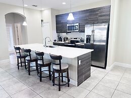 Balmoral Resort-162kb 4 Bedroom Home by RedAwning