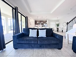 Balmoral Resort-179mm 4 Bedroom Home by RedAwning