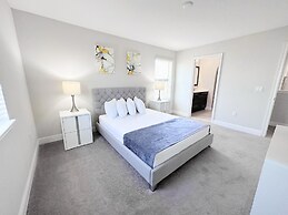 Balmoral Resort-179mm 4 Bedroom Home by RedAwning