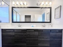 Balmoral Resort-179mm 4 Bedroom Home by RedAwning