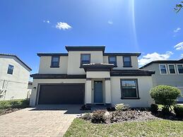 Balmoral Resort-179mm 4 Bedroom Home by RedAwning