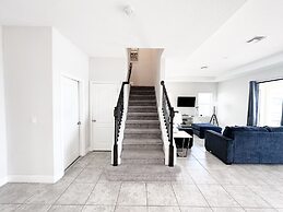 Balmoral Resort-179mm 4 Bedroom Home by RedAwning