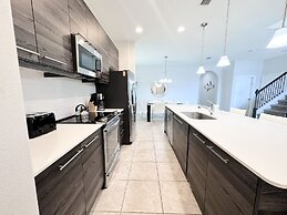 Balmoral Resort-179mm 4 Bedroom Home by RedAwning