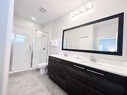 Balmoral Resort-179mm 4 Bedroom Home by RedAwning