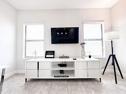 Balmoral Resort-179mm 4 Bedroom Home by RedAwning