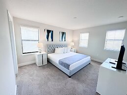 Balmoral Resort-179mm 4 Bedroom Home by RedAwning