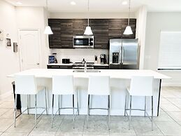 Balmoral Resort-179mm 4 Bedroom Home by RedAwning