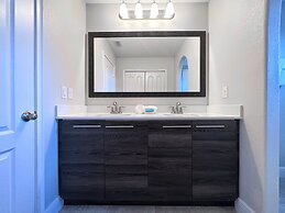 Balmoral Resort-179mm 4 Bedroom Home by RedAwning