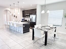 Balmoral Resort-179mm 4 Bedroom Home by RedAwning